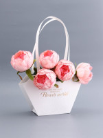 Сумка для цветов тиснение белая, "Самой прекрасной", влагостойкая, 23х15х9 см (10 шт.)