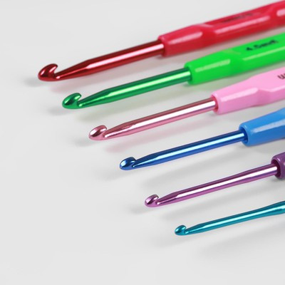 Набор крючков для вязания, с пластиковой ручкой, d = 2,5-5 мм, 14 см, 6 шт, цвет разноцветный