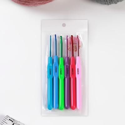 Набор крючков для вязания, с пластиковой ручкой, d = 2,5-5 мм, 14 см, 6 шт, цвет разноцветный