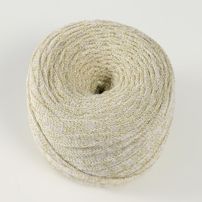 Шнур Риббон с люрексом 85м/170±5 гр (Белый, люрекс: Золото) Шнур Риббон с люрексом 85м/170±5 гр (Белый, люрекс: Золото)