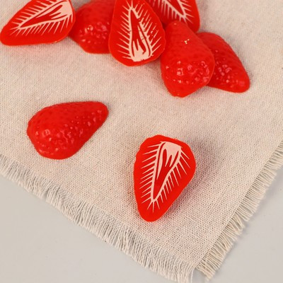 Муляж "Срез клубники" 4х3см (фасовка по 20 шт) (20 шт.)