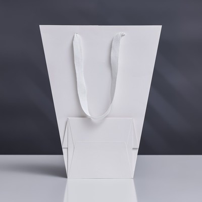 Пакет-переноска для цветов 18 × 14 × 35 х 28 см, белый (12 шт.) Пакет-переноска для цветов 18 × 14 × 35 х 28 см, белый (12 шт.)